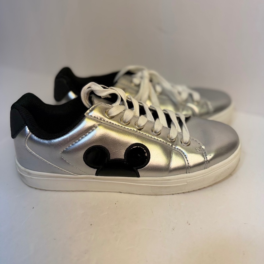 Disney Mickey Mouse Metallic Silver Low Top Sneakers Womens Size 7 832131